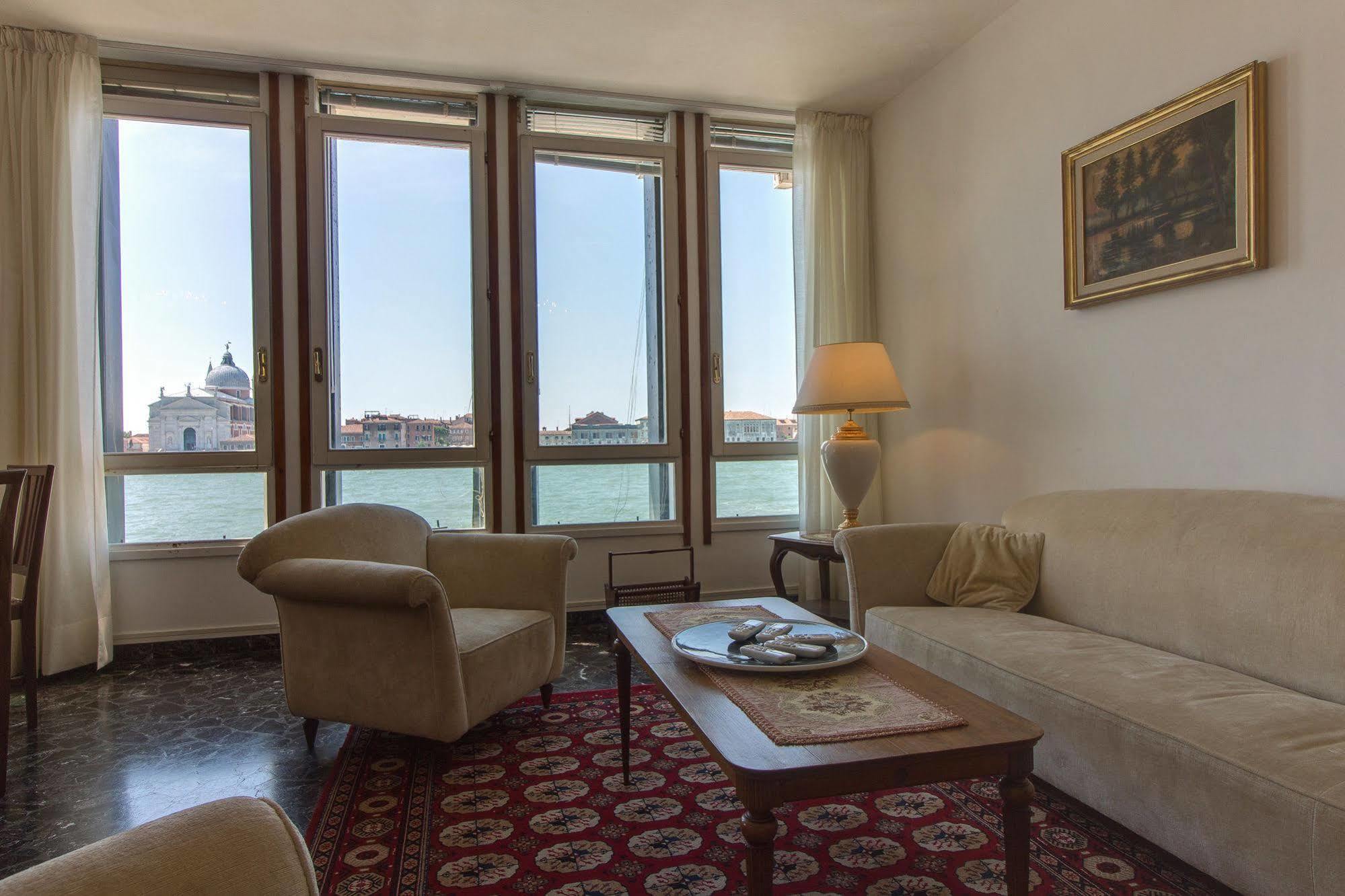 Ve.n.i.ce Cera Palazzo Gardella * Venetië