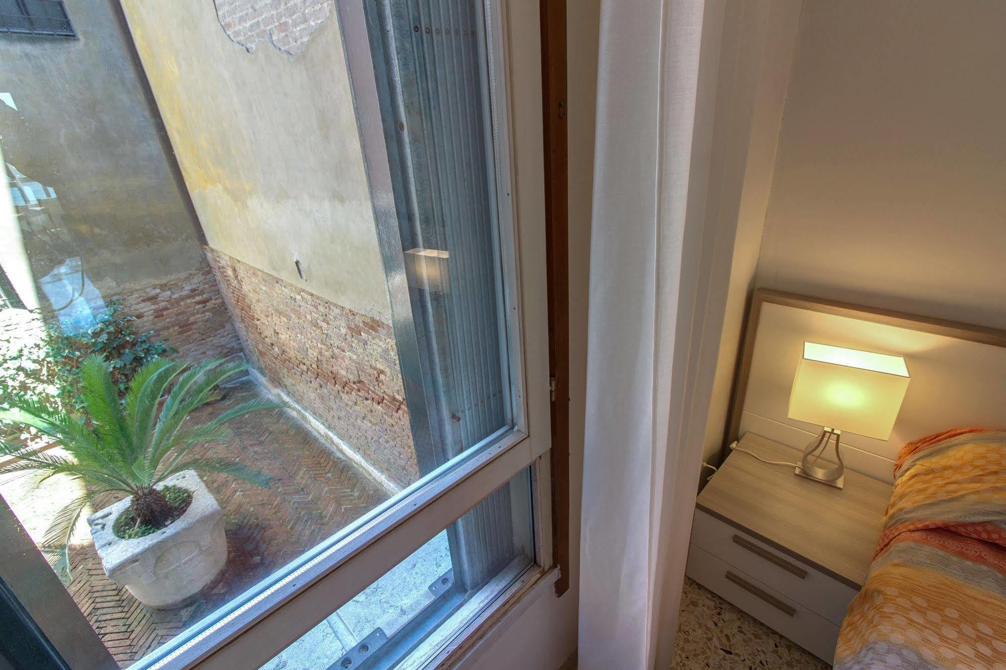 Ve.n.i.ce Cera Palazzo Gardella Venetië