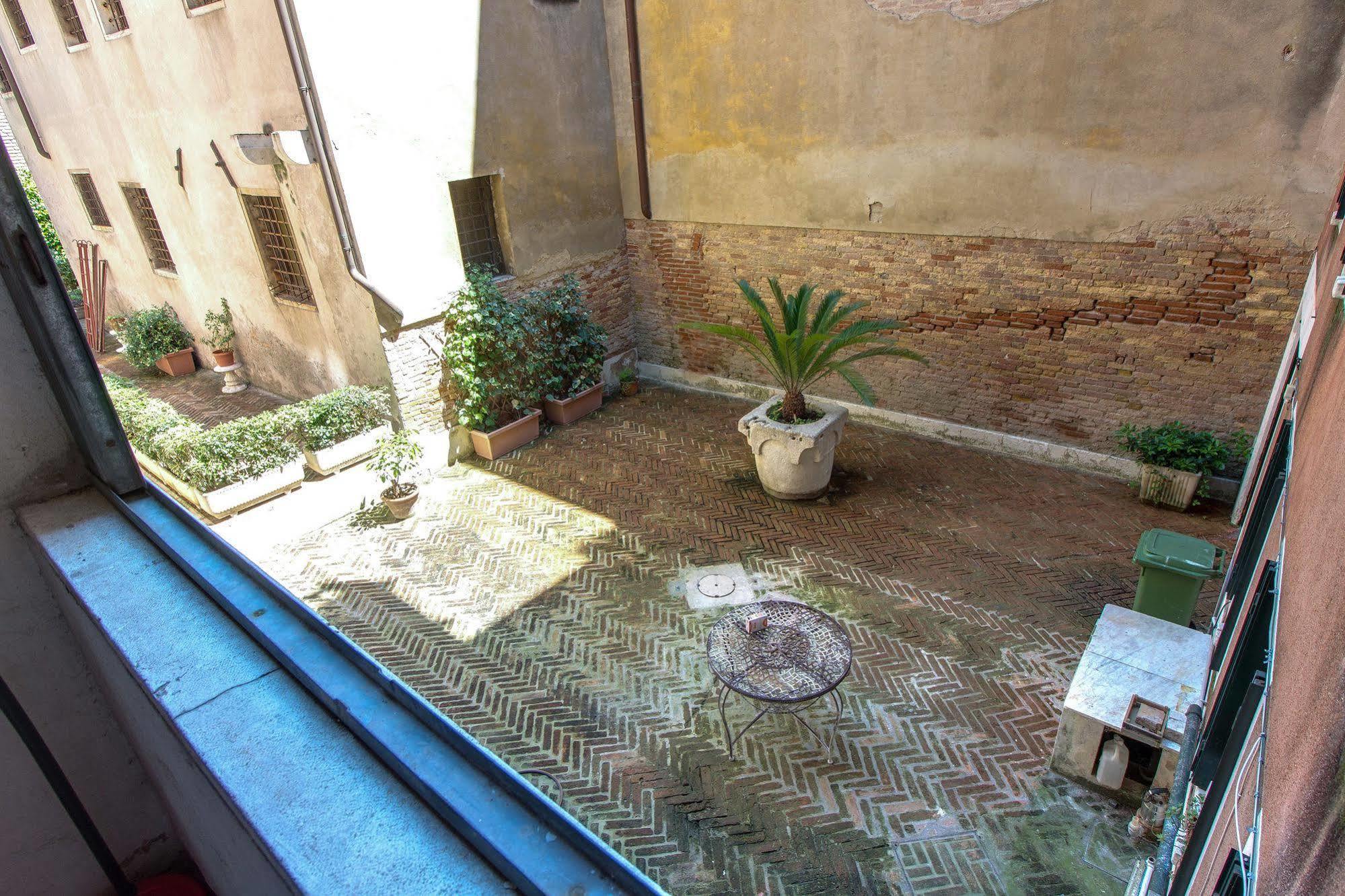 Ve.n.i.ce Cera Palazzo Gardella Venetië